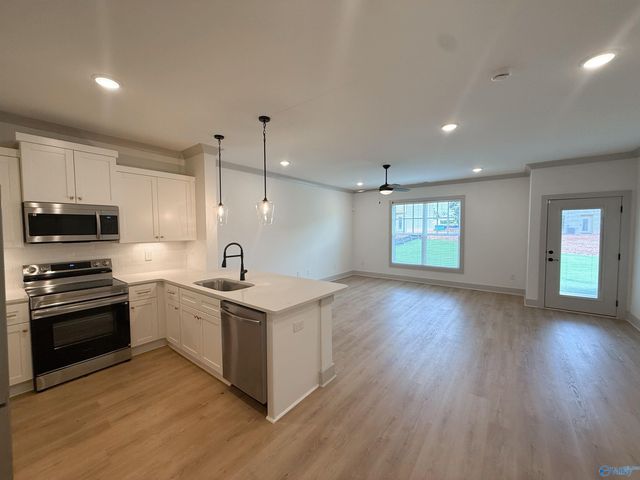 18 Whispering Oaks, Huntsville, AL 35824