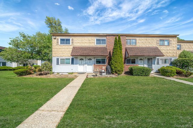 197 N Pointe Circle 197, Coram, NY 11727