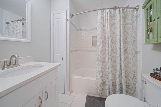 197 N Pointe Circle 197, Coram, NY 11727