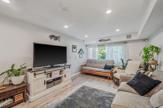 197 N Pointe Circle 197, Coram, NY 11727