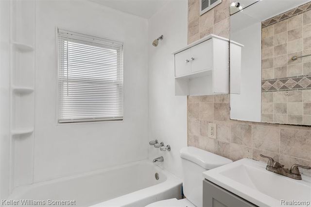 19163 Kenosha Street, Harper Woods, MI 48225