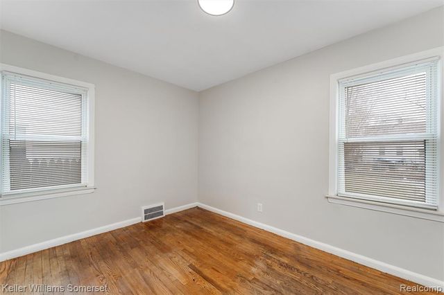 19163 Kenosha Street, Harper Woods, MI 48225