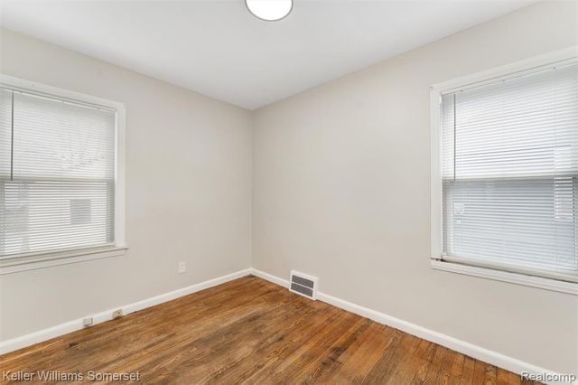 19163 Kenosha Street, Harper Woods, MI 48225