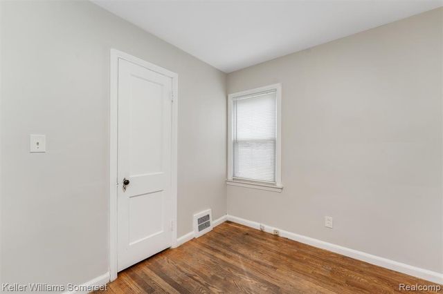 19163 Kenosha Street, Harper Woods, MI 48225