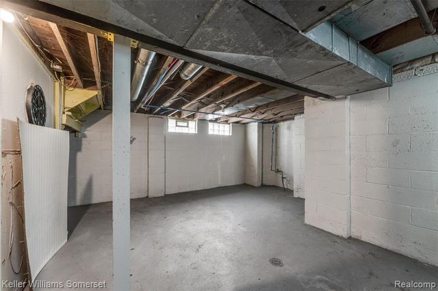 19163 Kenosha Street, Harper Woods, MI 48225