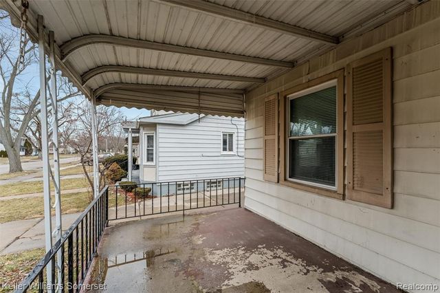 19163 Kenosha Street, Harper Woods, MI 48225