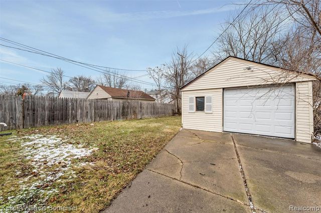 19163 Kenosha Street, Harper Woods, MI 48225