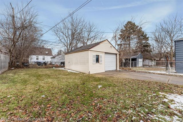 19163 Kenosha Street, Harper Woods, MI 48225