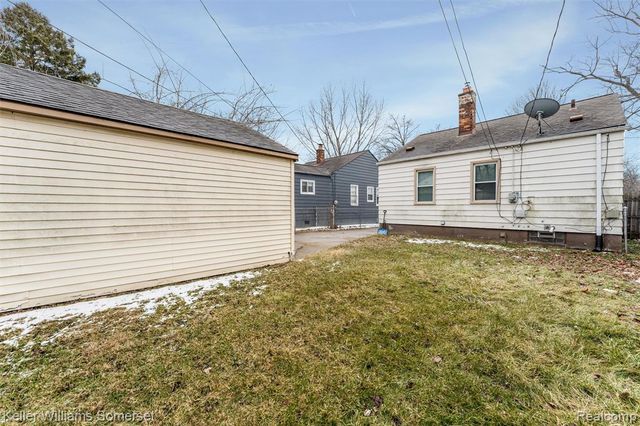 19163 Kenosha Street, Harper Woods, MI 48225