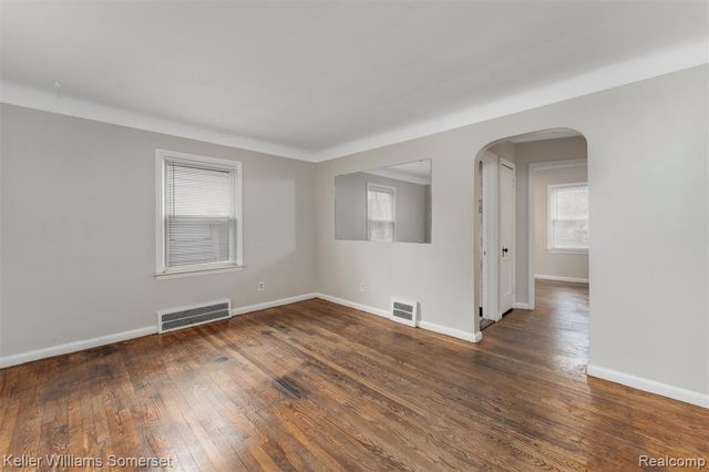 19163 Kenosha Street, Harper Woods, MI 48225