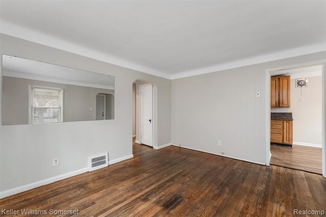 19163 Kenosha Street, Harper Woods, MI 48225