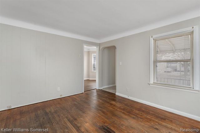 19163 Kenosha Street, Harper Woods, MI 48225