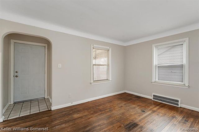 19163 Kenosha Street, Harper Woods, MI 48225