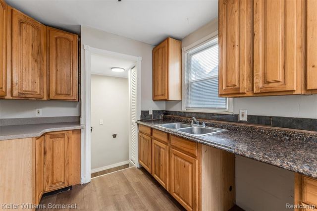 19163 Kenosha Street, Harper Woods, MI 48225