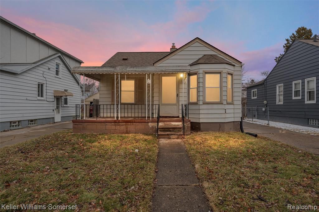 19163 Kenosha Street, Harper Woods, MI 48225