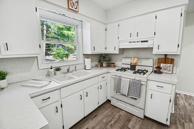 8137 Hearthway Avenue, Jenison, MI 49428