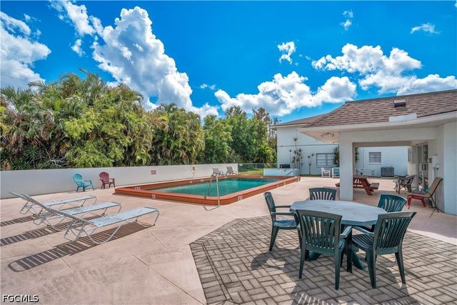 203 SE 15th PL 214, Cape Coral, FL 33990