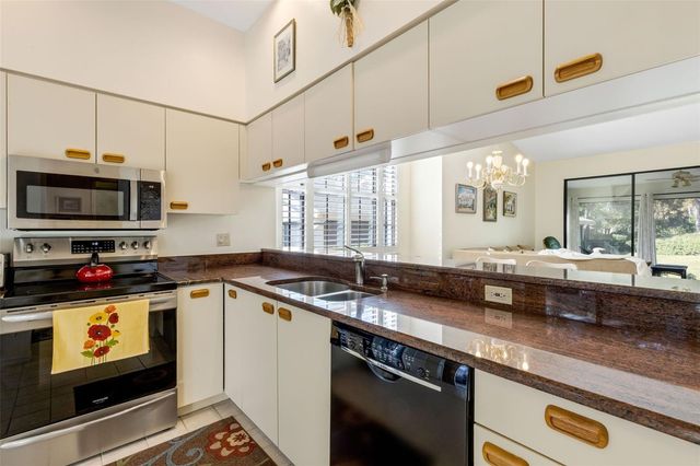 5531 HAMPSTEAD HEATH 44, Sarasota, FL 34235