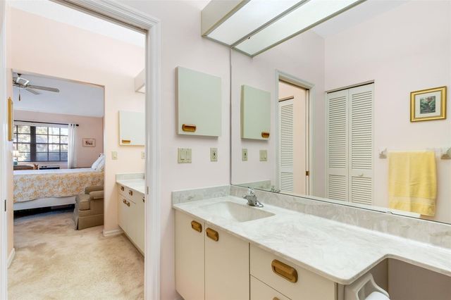 5531 HAMPSTEAD HEATH 44, Sarasota, FL 34235