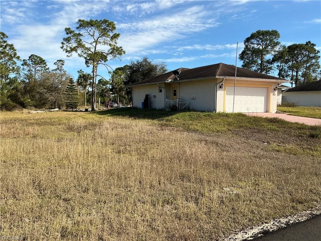 745 Oro AVE S, LEHIGH ACRES, FL 33974 — photo 4