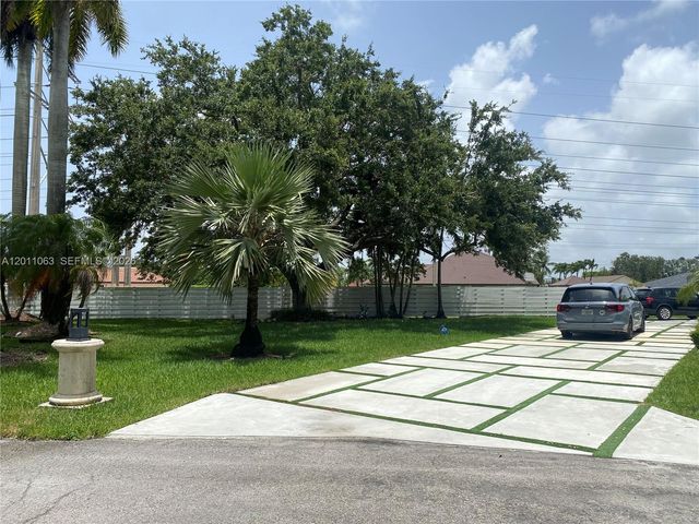 13255 SW 106th Ave, Miami, FL 33176