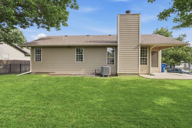 433 S Firefly Ct, Wichita, KS 67235