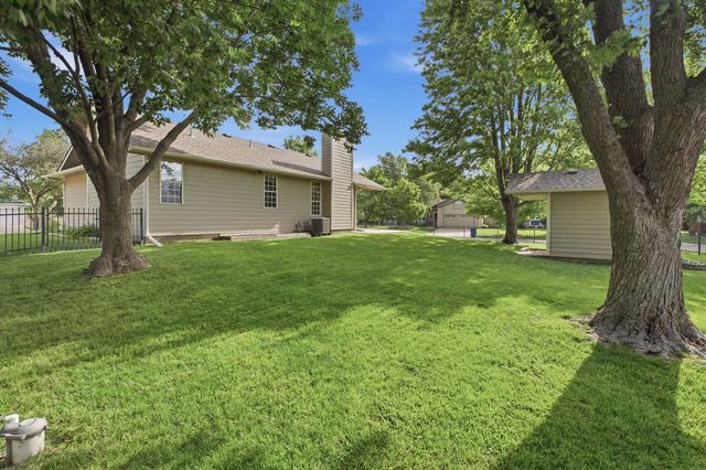 433 S Firefly Ct, Wichita, KS 67235