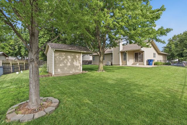 433 S Firefly Ct, Wichita, KS 67235