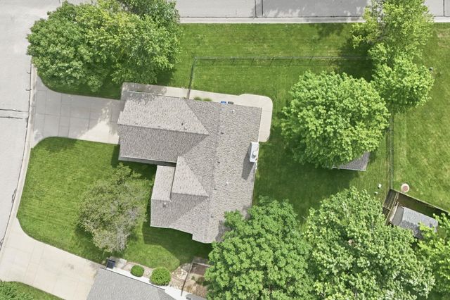 433 S Firefly Ct, Wichita, KS 67235