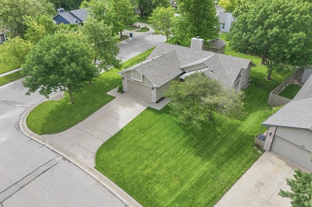 433 S Firefly Ct, Wichita, KS 67235