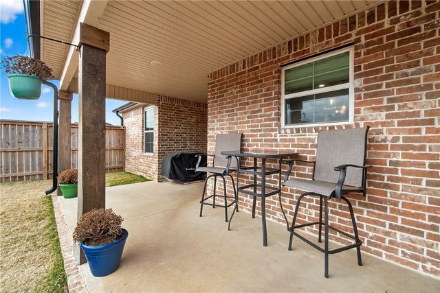 603 Woodplains Avenue, Tontitown, AR 72762