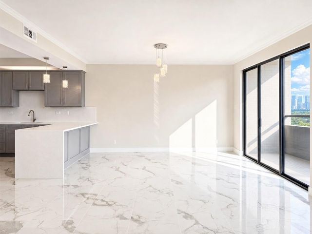 651 Bering Drive 1002, Houston, TX 77057