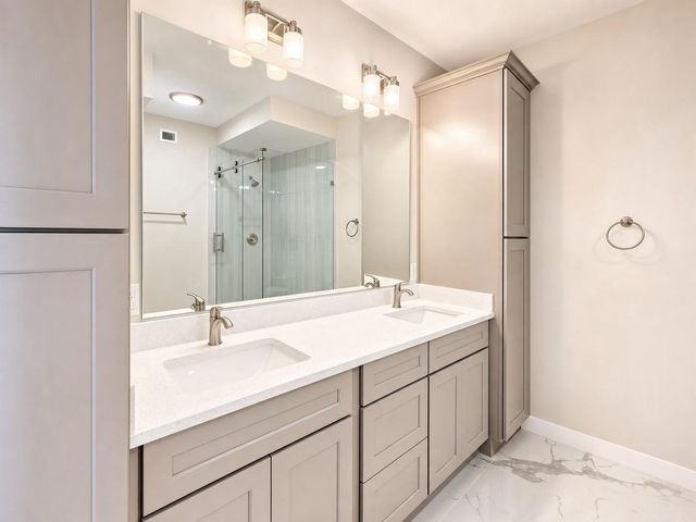 651 Bering Drive 1002, Houston, TX 77057