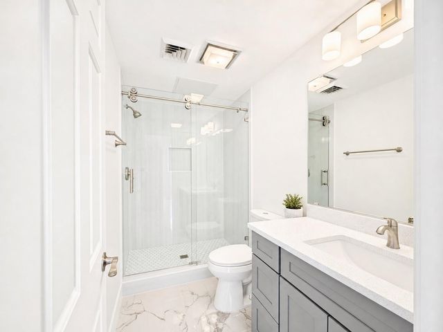 651 Bering Drive 1002, Houston, TX 77057