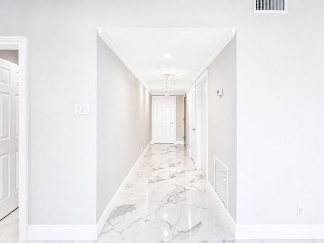 651 Bering Drive 1002, Houston, TX 77057