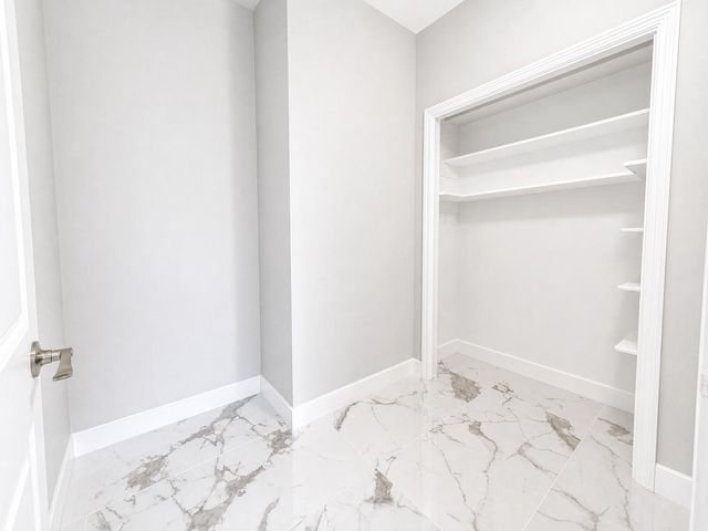 651 Bering Drive 1002, Houston, TX 77057