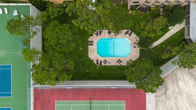 651 Bering Drive 1002, Houston, TX 77057
