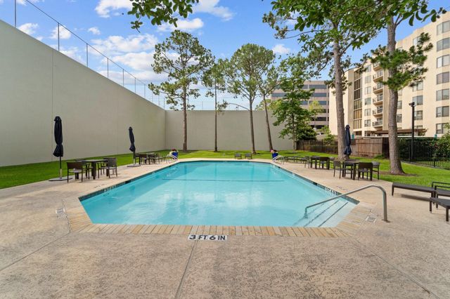 651 Bering Drive 1002, Houston, TX 77057