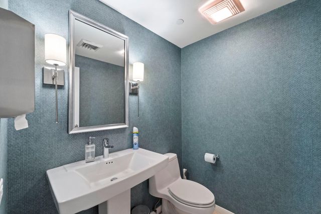 651 Bering Drive 1002, Houston, TX 77057