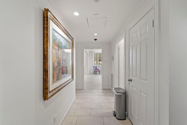 651 Bering Drive 1002, Houston, TX 77057