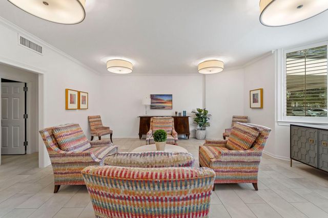 651 Bering Drive 1002, Houston, TX 77057