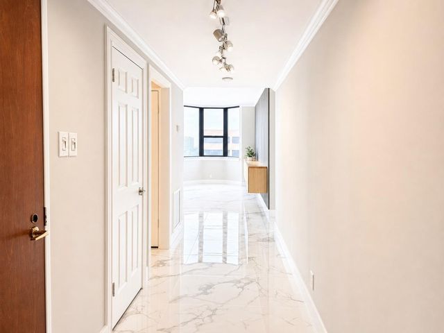 651 Bering Drive 1002, Houston, TX 77057