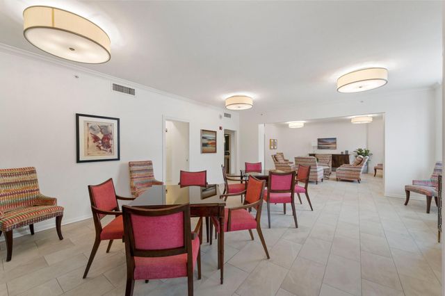 651 Bering Drive 1002, Houston, TX 77057