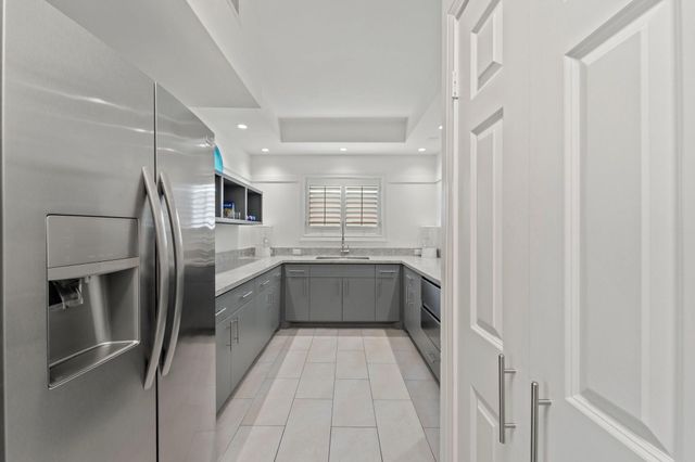 651 Bering Drive 1002, Houston, TX 77057