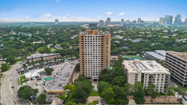 651 Bering Drive 1002, Houston, TX 77057