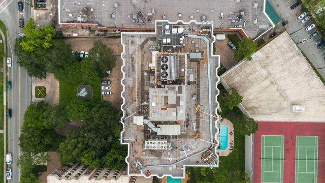 651 Bering Drive 1002, Houston, TX 77057