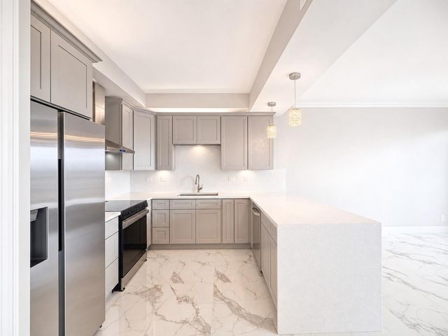 651 Bering Drive 1002, Houston, TX 77057