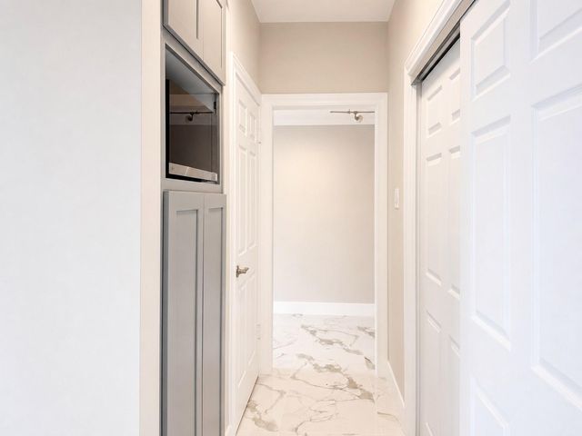 651 Bering Drive 1002, Houston, TX 77057