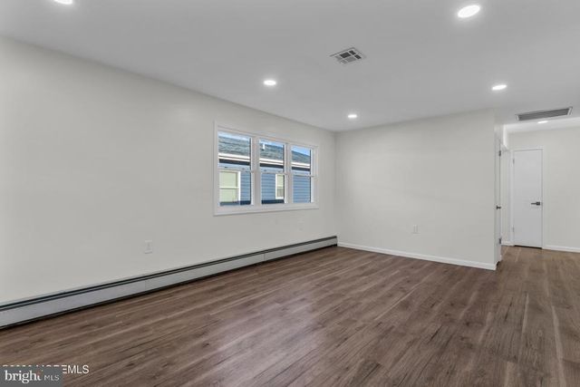 3 MADRAS CT, Toms River, NJ 08757