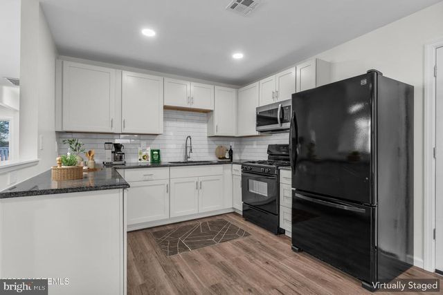 3 MADRAS CT, Toms River, NJ 08757